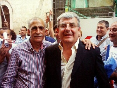 a destra il neo sindaco Roberto Massafra (foto lavocedimanduria.it)