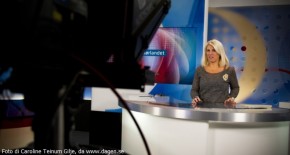 Siv Kristin Sællmann, nyhetsoppleser i NRK Sørlandet. Har fått føringer om ikke å bruke kors på TV. Fra NRKs lokaler på Tangen i Kristiansand.religiøse symboler symbol