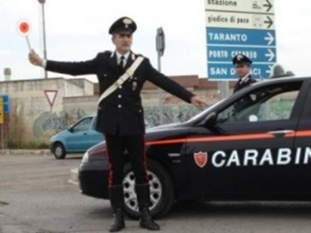 carabinieri manduria furgone cancelli rubati