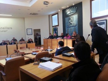 Maruggio consiglio comunale seduta sciolta mancanza numero legale Foto tratta da facebook