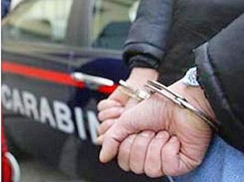 arresto_manette_carabinieri