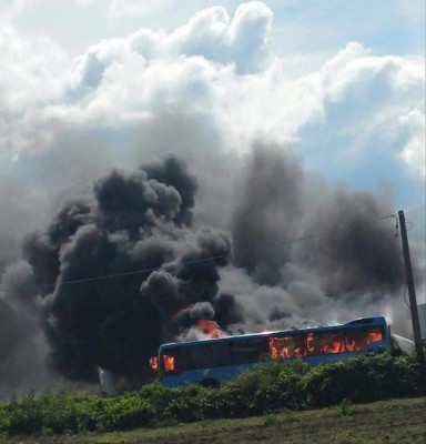 Pullman di linea pieno di studenti si incendia alle porte di Avetrana 1 avetrana incendio pullman