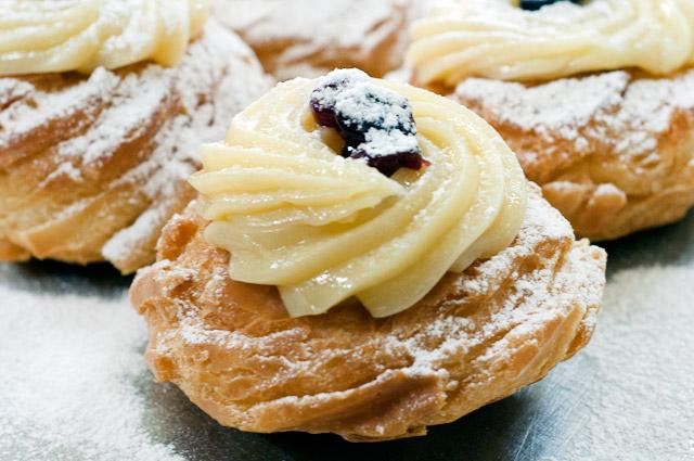 Zeppole di San Giuseppe: ricetta ultra centenaria, storia e leggenda del dolce più apprezzato del Sud