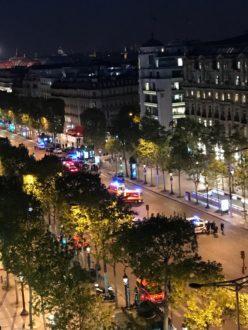 Parigi, conflitto a fuoco agli Champs Elysees. Ucciso un agente e l'aggressore