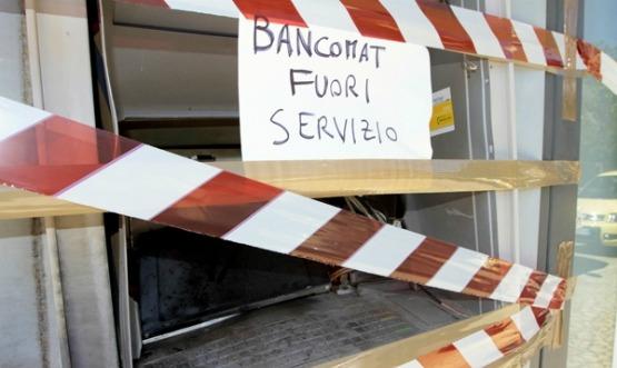 Fallito assalto a bancomat a Lizzano, banditi si danno alla fuga