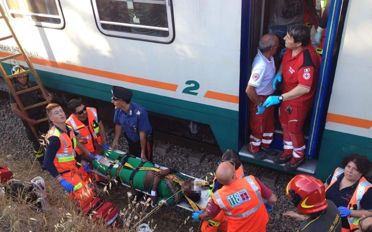 Scontro tra convogli ferroviari in Salento, 5 feriti, 10 contusi