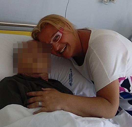 Accoglie gattino randagio su un pulmino per anziani, operatrice sanitaria licenziata