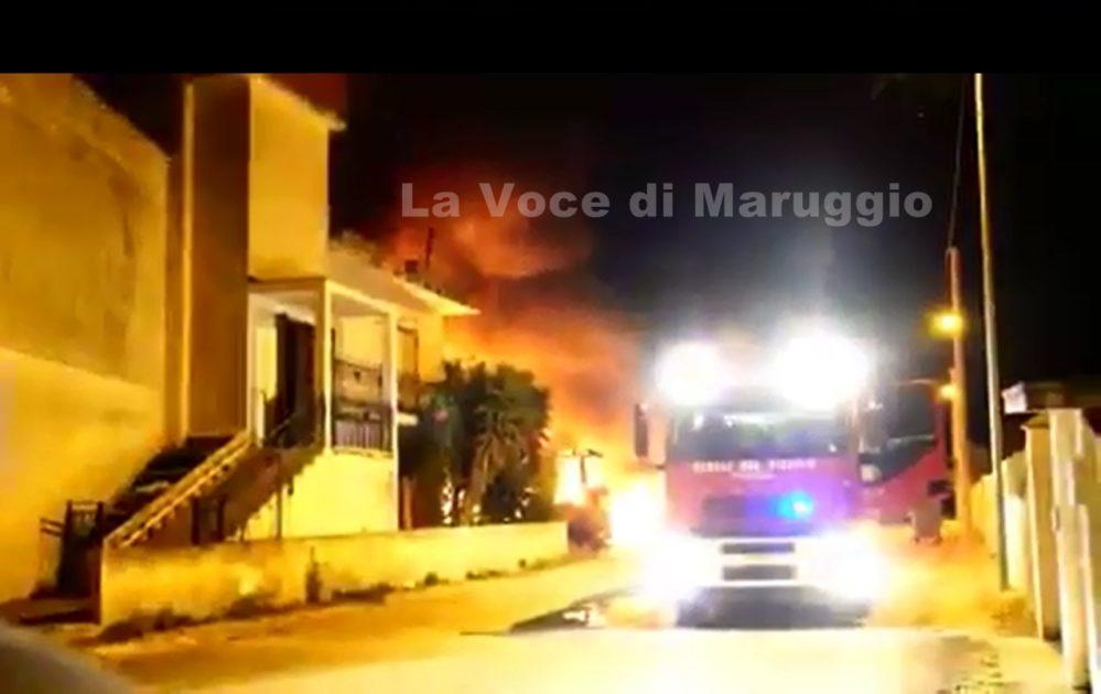 Fuoco ed esplosioni nella notte ad Avetrana - IL VIDEO