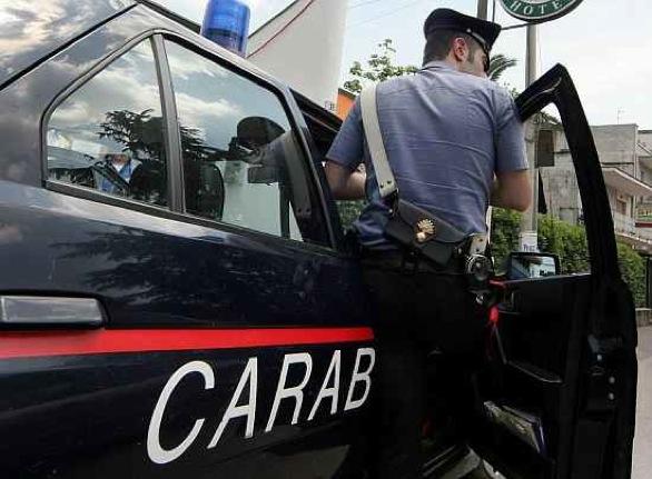 Lite per parcheggio, picchia e investe benzinaio: arrestato mentre era in vacanza a Maruggio