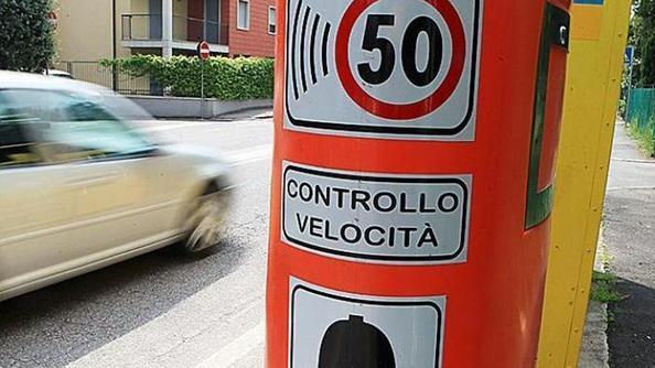Panico fra gli automobilisti: Arriva una proposta per vietare le segnalazioni di tutor e autovelox