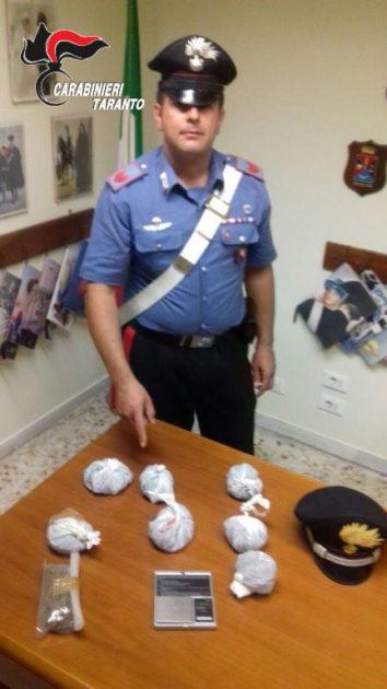Carabinieri in azione a Campomarino di Maruggio: rinvenuti in un casolare 450 gr di marijuana