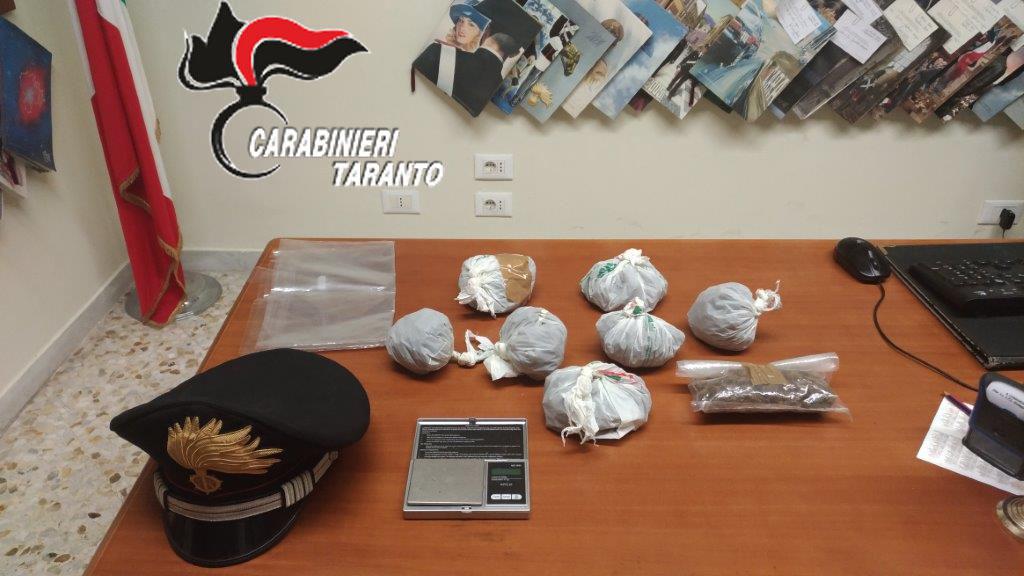 Carabinieri in azione a Campomarino di Maruggio: rinvenuti in un casolare 450 gr di marijuana