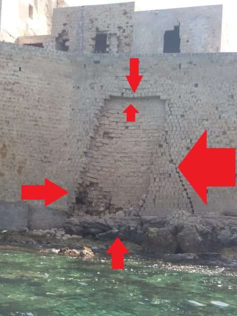 Torre dell'Ovo – Maruggio (TA): Potenziale pericolo cedimento parametro murario costone dell'antica “Torre Saracena”.