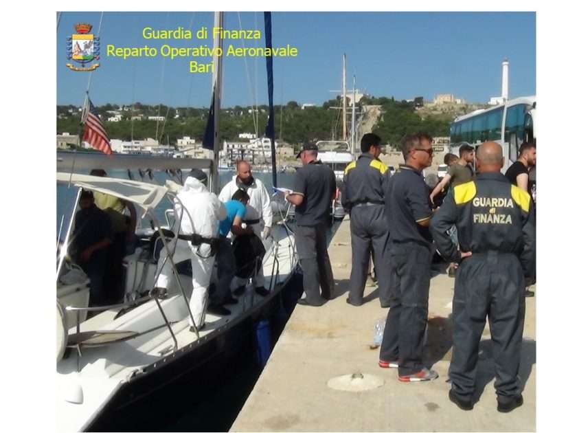Guardia di Finanza: intercettato nel Salento un veliero con 60 migranti a bordo. Arrestati due scafisti moldavi
