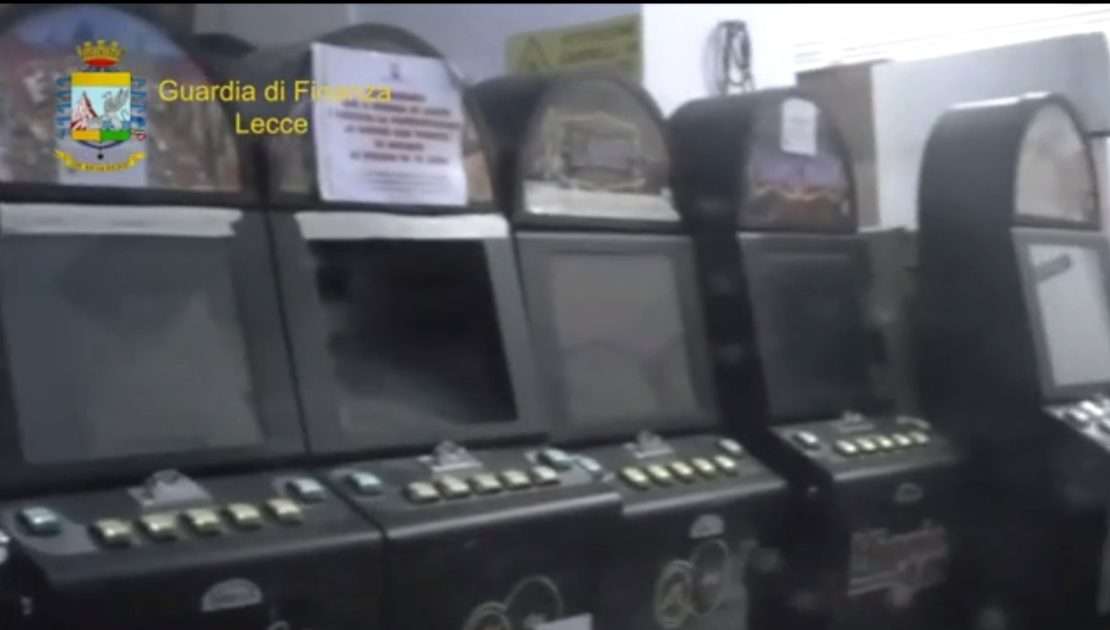 La Guardia di Finanza di Lecce sequestra beni per 15 milioni di euro ad un'organizzazione che alterava le slot machine