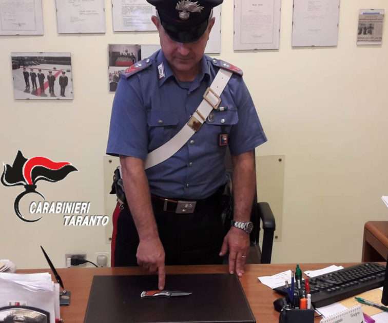 Taranto: Perseguitava l’ex moglie. I Carabinieri arrestano uno “stalker” e sequestrano un coltello.