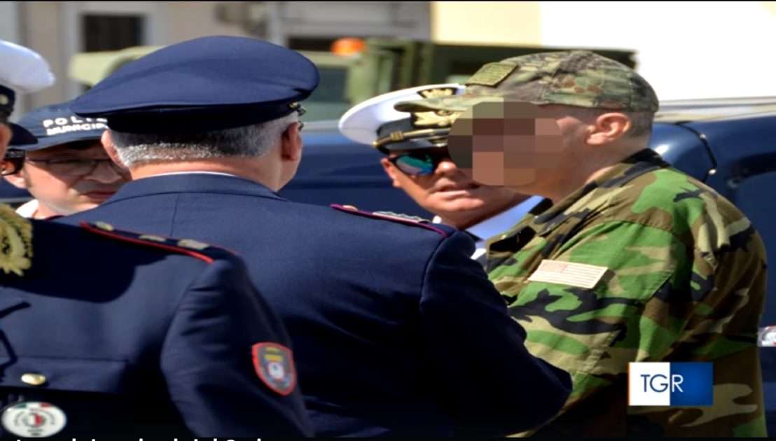Celebrazioni Festa della Repubblica, un uomo incensurato nascondeva un'ascia sotto mimetica