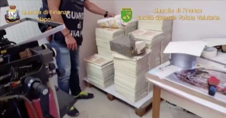 Scoperta negli uliveti di Maruggio zecca clandestina di euro falsi. Arrestati tre campani | IL VIDEO, LE FOTO
