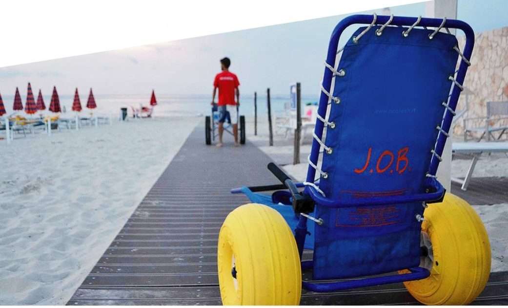 Disabilità, Turco: “Acquistate 200 sedie per accesso al mare nei Comuni costieri. Un altro obiettivo raggiunto”