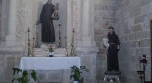 Lite comune-chiesa sulle statue e il tesoro scomparso