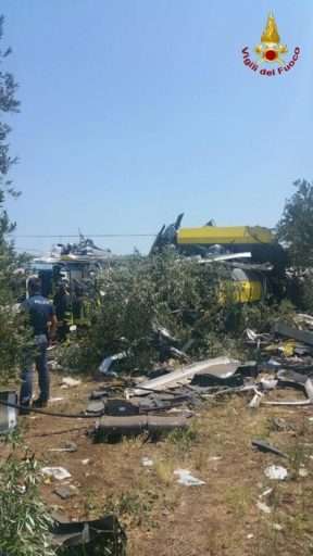 Scontro tra due treni in Puglia. Aggiornamento: 25 morti e circa 60 feriti - LE FOTO