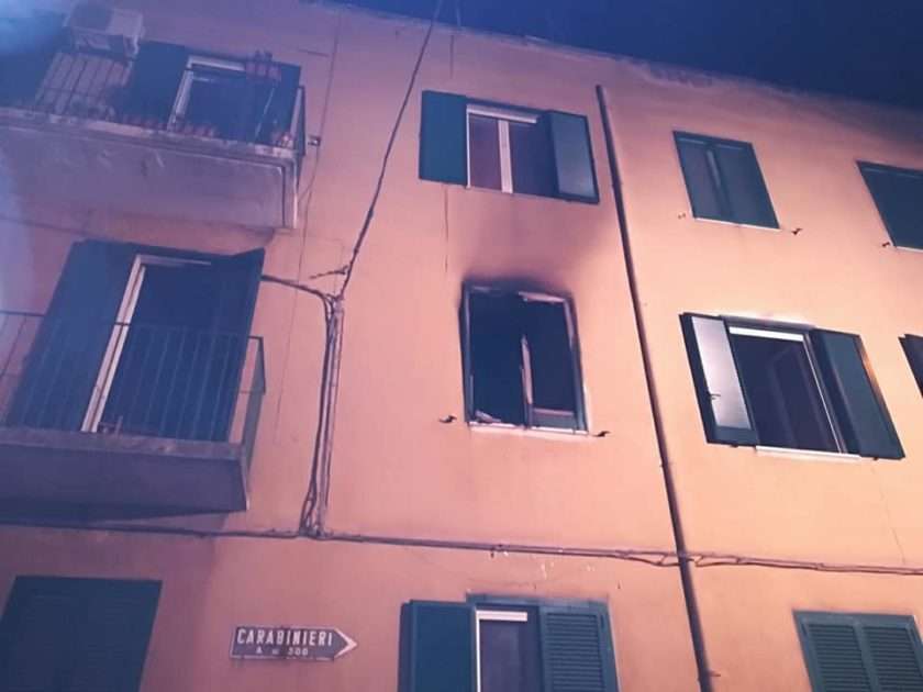 Notizia flash - Avetrana: incendio in un appartamento al primo piano di una palazzina
