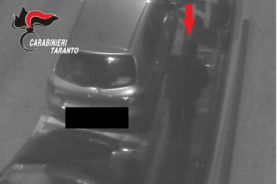 Massafra, versò acido muriatico contro il volto di una donna. Arrestato 58enne 2 Massafra, versò acido muriatico contro il volto di una donna. Arrestato 58enne