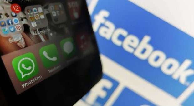 Minaccia la sua fidanzata minorenne di diffondere 'video intimi su Fb', arrestato 22enne