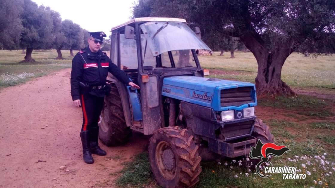 Rinvenuto nelle campagne un trattore agricolo con rimorchio, era stato rubato ad un’azienda di Uggiano Montefusco