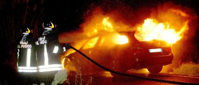 San Marzano di S.G.: identificato il piromane che aveva incendiato tre autovetture nel gennaio scorso