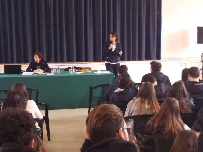 Lezioni di poesia dalle origini agli anni duemila al Liceo De Sanctis Galilei di Manduria