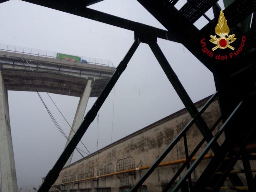 Genova, crolla ponte autostradale 20 morti, un bimbo tra le vittime