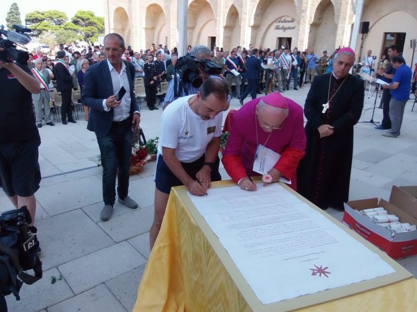 Il Capo di Stato Maggiore dell'Esercito firma la “Carta di Leuca”.