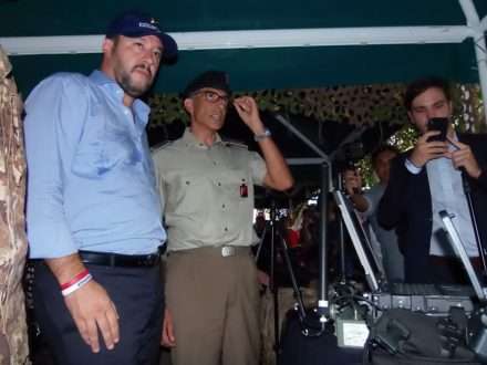 Salvini e Di Maio in visita allo stand dell’Esercito, allestito in Fiera del Levante