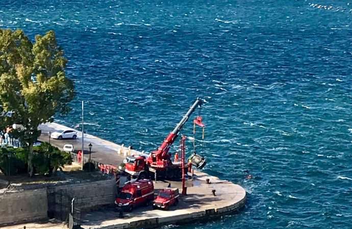 Taranto - Auto finisce in mare, i passanti salvano i due occupanti