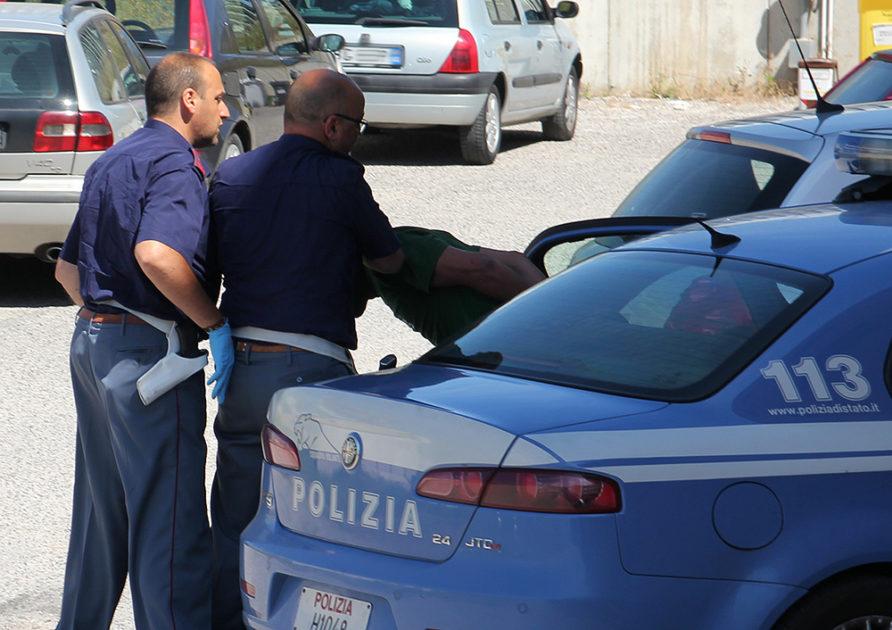 Furti d'auto ed estorsioni. Operazione "500 cash", 13 arresti 1 Furti d'auto ed estorsioni. Operazione "500 cash", 13 arresti
