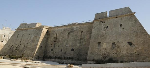 Fortezze e Castelli di Puglia: Il Castello Angioino di Mola di Bari