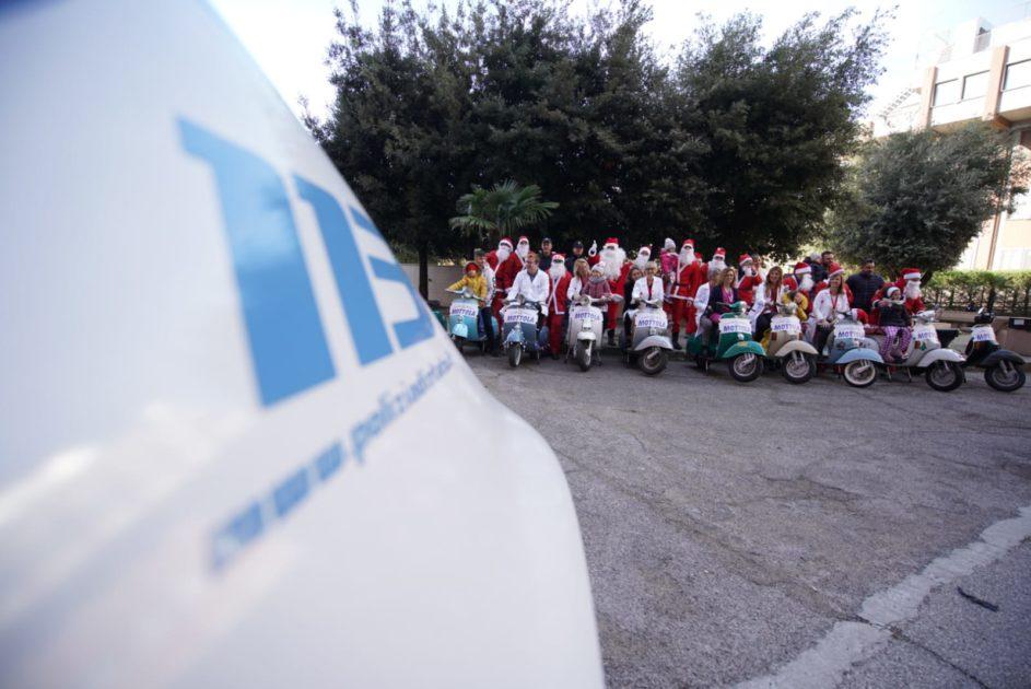 I Babbo Natale in Vespa per i bambini: la Polizia di Stato è presente