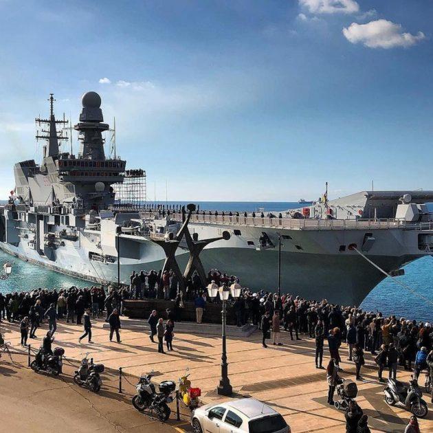 Taranto: la nave Cavour attraversa per la prima volta canale navigabile, manovra di grande perfezione
