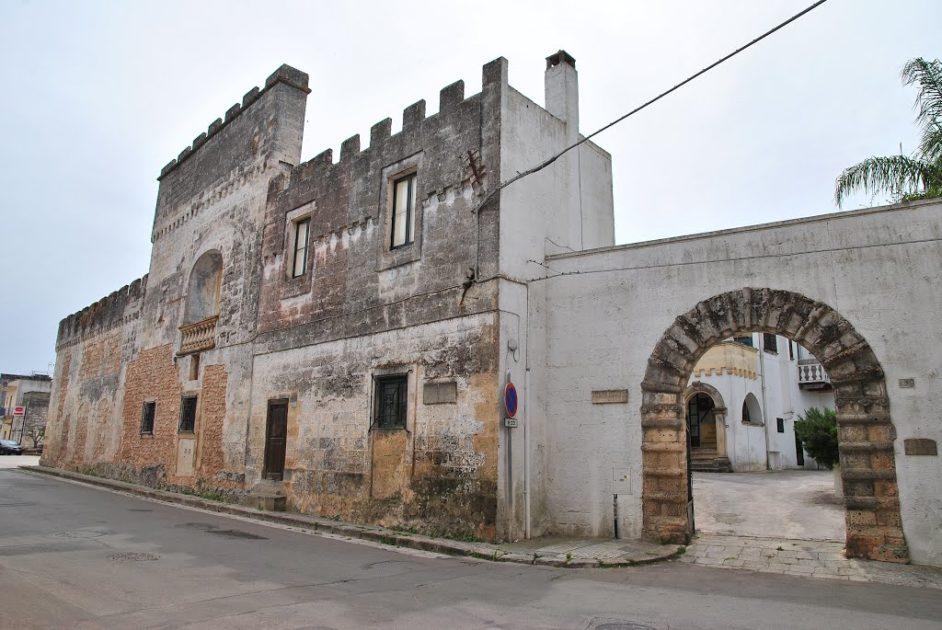 Fortezze e Castelli di Puglia: I Castelli di Tricase e sue frazioni