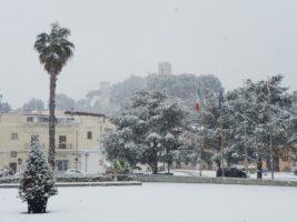 Neve in Puglia: nevicate a Maruggio, Manduria, Avetrana, Sava. Le prime immagini