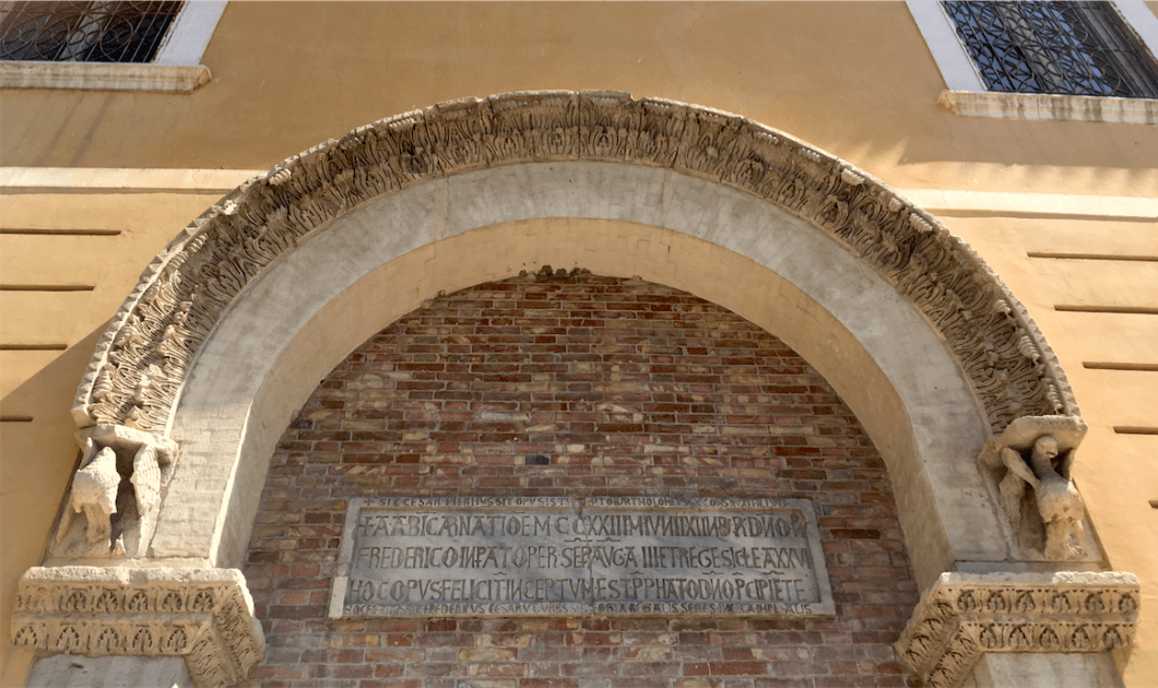 Fortezze e Castelli di Puglia: Il perduto Palazzo Federiciano di Foggia