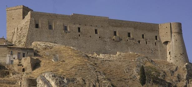 Fortezze e Castelli di Puglia: Il Castello di Deliceto