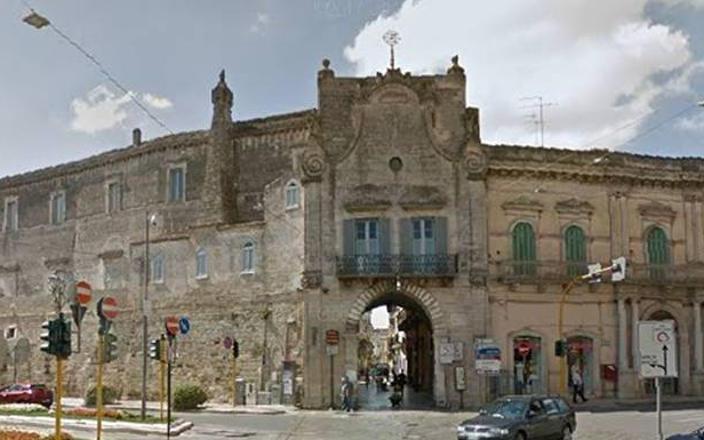 Fortezze e Castelli di Puglia: Il Palazzo-De Angelis-Viti, ex del Balzo, di Altamura e l’assassinio di Giovanni Antonio Orsini del Balzo