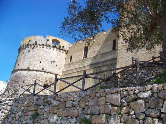 Fortezze e Castelli di Puglia: Il Castello di Castro