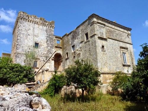Fortezze e Castelli di Puglia: I Castelli di Tricase e sue frazioni