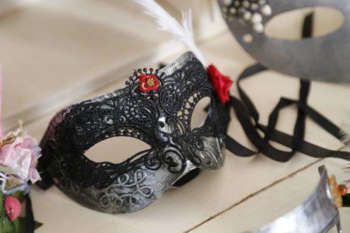 Domenica 24 febbraio, l'atelier “Lo Specchio delle Arti” presenta la sua produzione di maschere di Carnevale