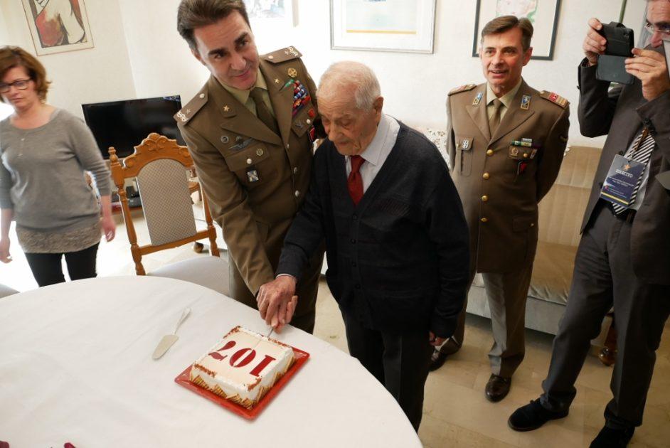 Il Comando Militare Esercito “Puglia” festeggia i 107 anni del Cavalier Vitantonio Vasti, combattente del II Conflitto mondiale