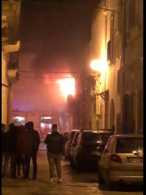 Manduria, incendio distrugge abitazione nel centro storico