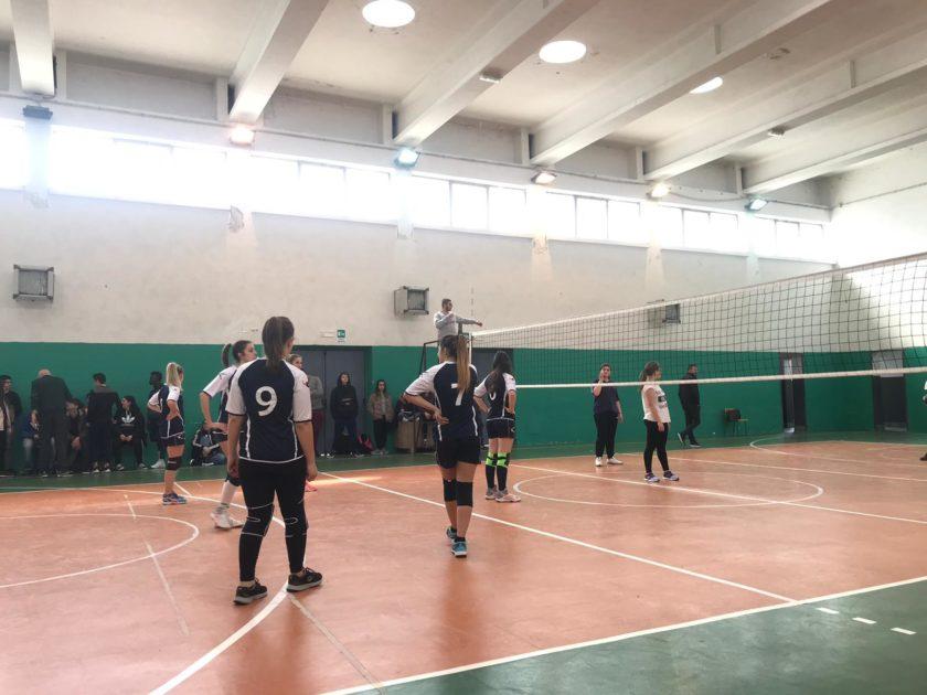 "Siamo una squadra fortissima...". Le ragazze del volley Liceo “De Sanctis Galilei” in finale!